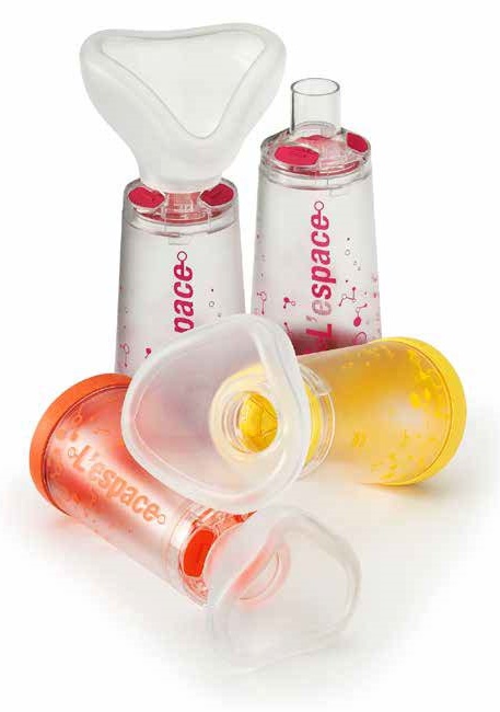 CAMERA DISTANZIATRICE PER EROGATORI SPRAY PREDOSATI L'ESPACE 220ML PEDIATRICO SPAZIO MORTO 49ML CON MASCHERA VALVOLA INSPIRAZIONE 2 VALVOLE ESPIRAZIONE CODICE COLORE GIALLO - latuafarmacia.org